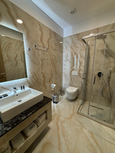 Bathroom 5, Gle-Alb AgroTourism, Tepelenës