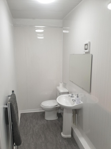 Bathroom 3, cellardyke en-suite rooms, Fife