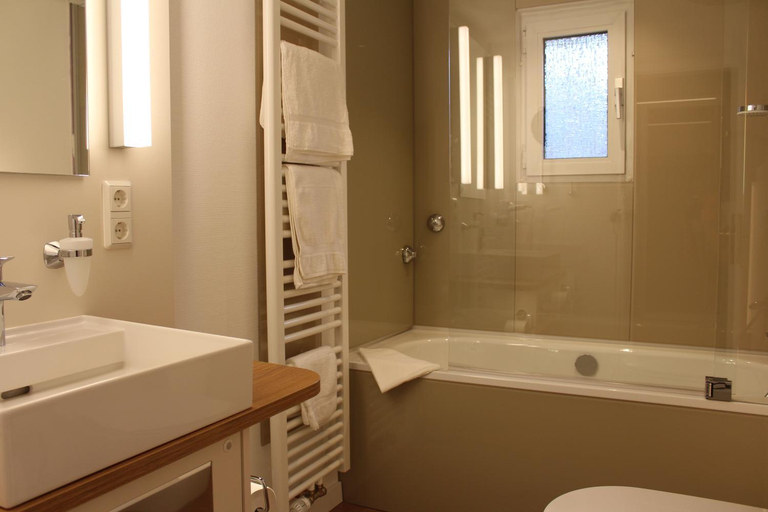 Bathroom 4, Stuttgens Hotel, Mettmann