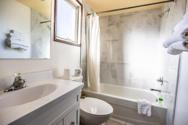 Bathroom 3, Pleasant Valley Motel, Bulkley-Nechako