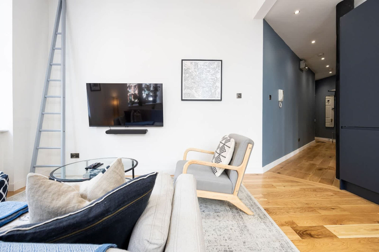 Room 4, Azure Suite 1BR City Walks, Manchester