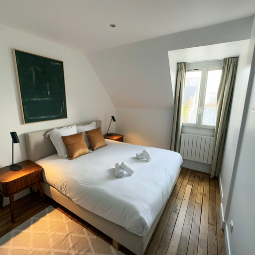 Room 3, Copernic Line Elegant 3BR Apartment in Paris, Paris
