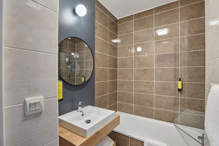Bathroom 3, Appart'hôtel Odalys City - Bioparc Lyon Est, Rhône