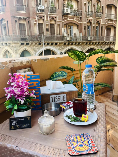 Food & Drinks 5, Revento, Qasr an-Nil