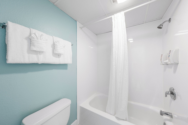 Bathroom 5, Boardwalk Beach Resort, Bay
