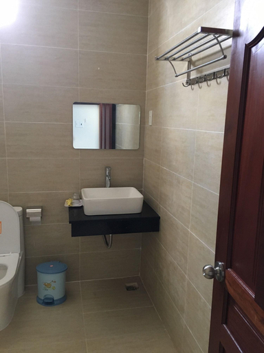 Bathroom 4, Phuong Ly Ly Hotel, District 9