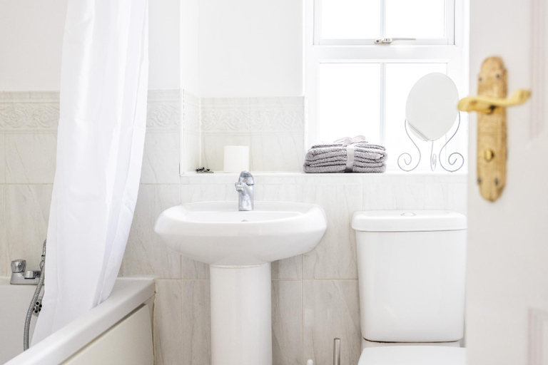 Bathroom 3, PrimeStay Residence, Slough