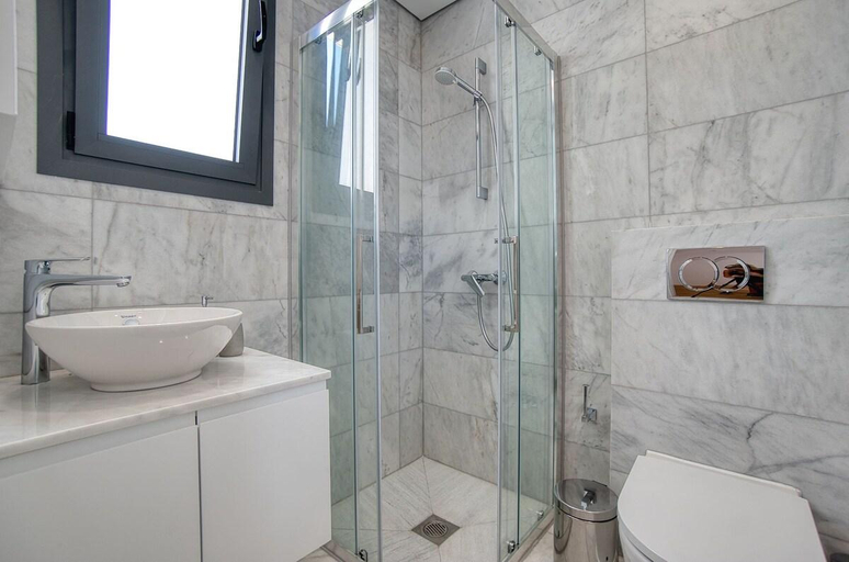 Bathroom 4, Arcadia 1 201 2 BED