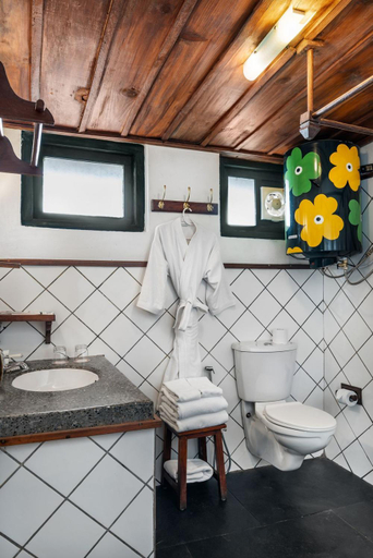 Bathroom 5, Rokeby Manor, Dehradun