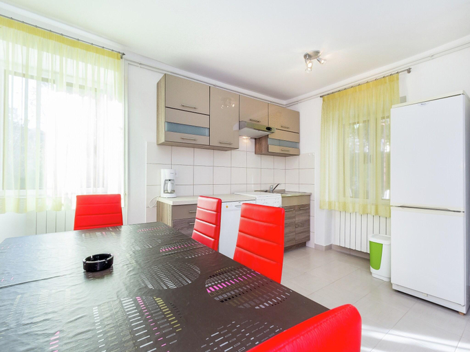 Others 5, Apartment in Pomer near the Beach, Medulin
