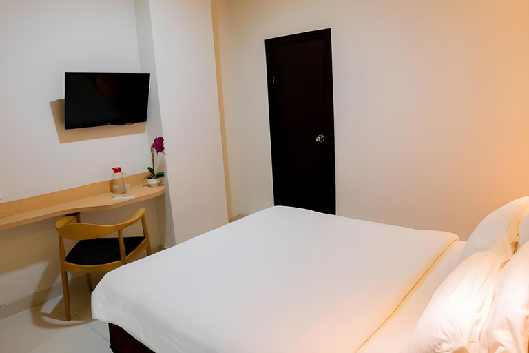 Bedroom 5, Life Hotel Soekarno Hatta Makassar, Makassar