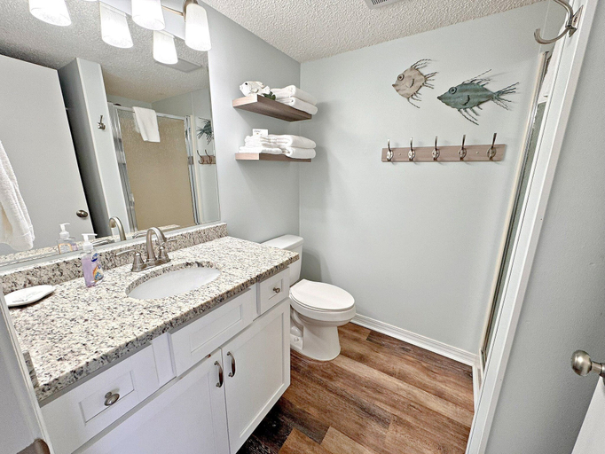 Bathroom 4, Bayview, Baldwin