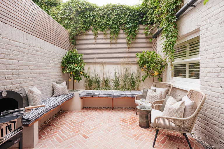 Others 5, Beautiful Fulham Townhouse with a Bar & Games Room, London