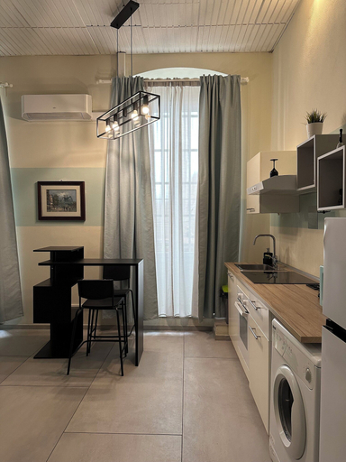 Others 4, Station Apartment East, La Spezia