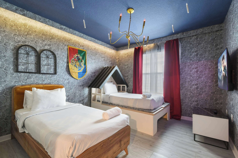 Bedroom 3, Avengers Game Room 10br Villa W/private Pool Spa, Polk