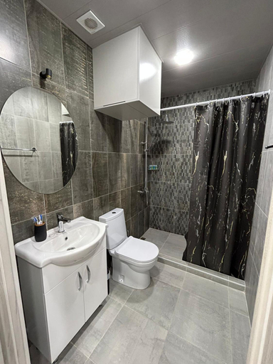 Bathroom 5, WaterFall Hotel