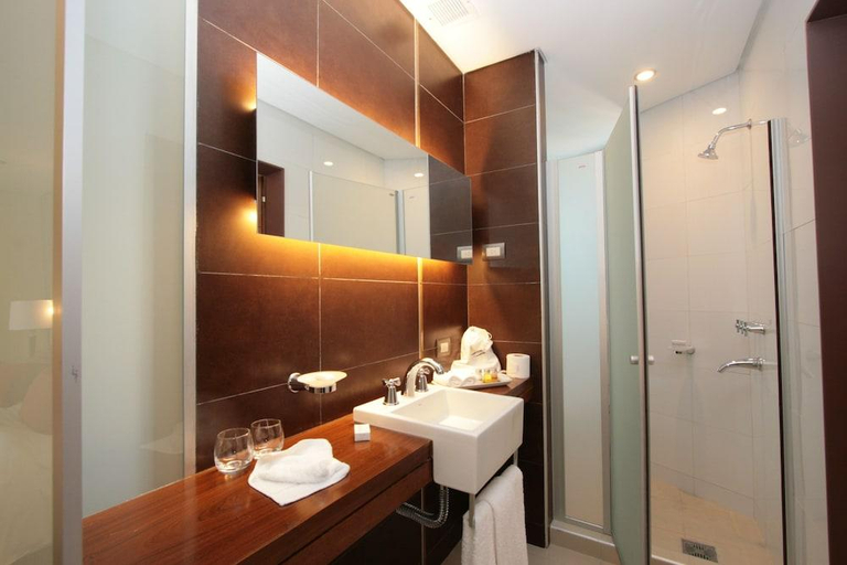 Bathroom, Hotel Del Bono Park, Capital