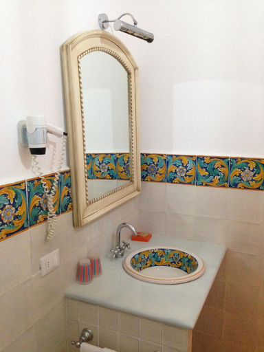 Bathroom 4, Hotel Rocce Azzurre, Messina