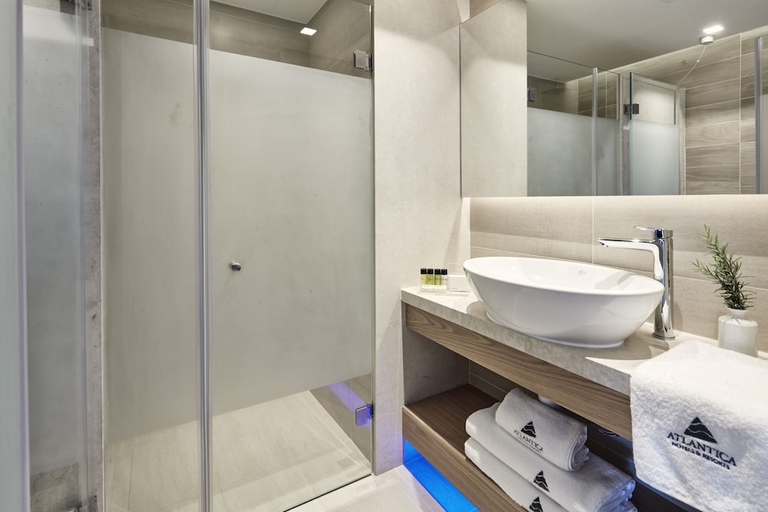Bathroom 4, Atlantica Bay