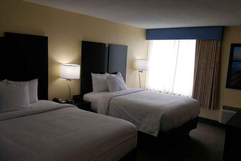 Bedroom 3, Days Inn & Suites Grand Rapids Near Downtown, Kent