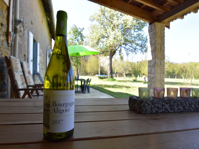 Food & Drinks 4, Holiday Home in Decize near Beach, Nièvre