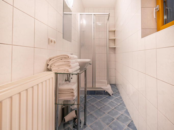 Bathroom 3, Apartment in Neustift near Ski Lift, Innsbruck Land