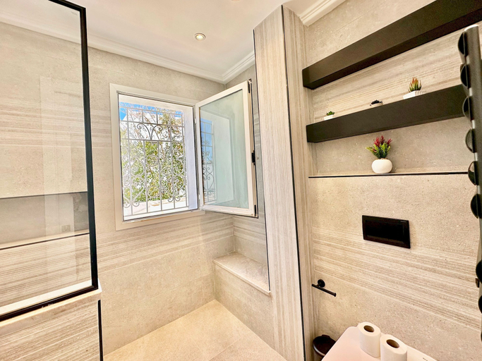 Room 5, Villa Neptune Pour 8 Pieds Dans l eau Carthage, Carthage