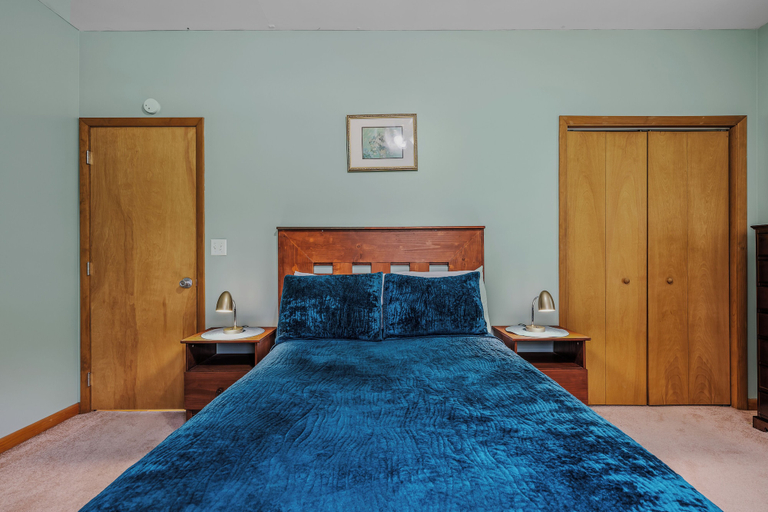 Bedroom 2, Blue Badger Cottage, Morgan