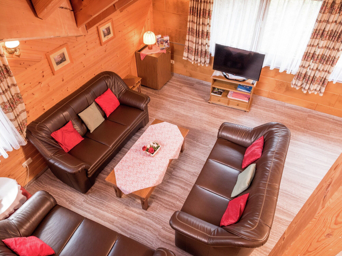 Others 3, Cozy Holiday Home in Loßburg near Ski Area, Freudenstadt