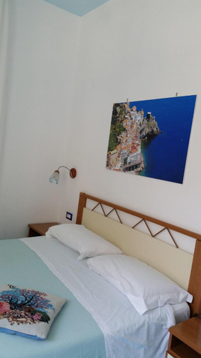 Bedroom 2, Albergo S. Andrea, Salerno