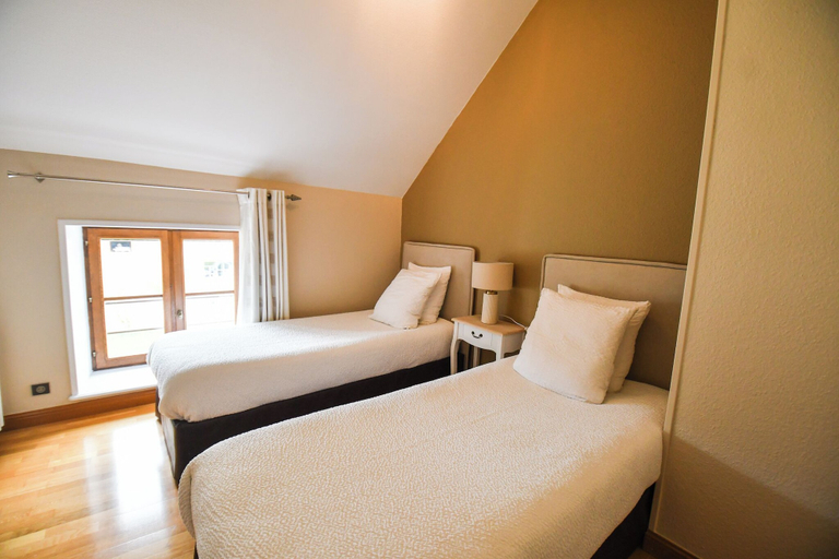 Bedroom 2, Logis Hôtel-Restaurant Domaine de Montecristo et Gîte l'Évasion Dantès, Aube