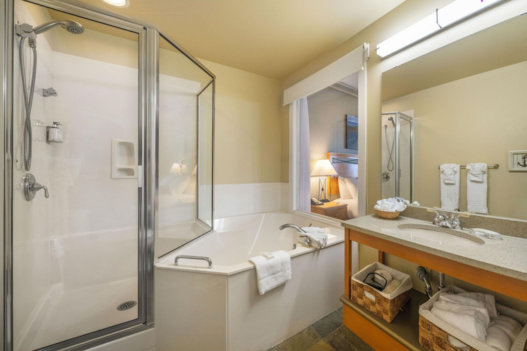 Bathroom 4, Sidney Waterfront Inn Suites, Capital