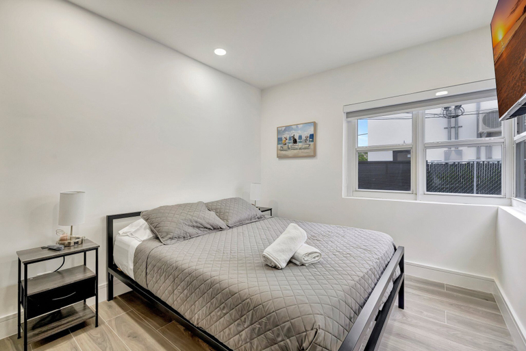 Bedroom 3, Sophisticated 2BR1BA Short Walk to Beach, Broward