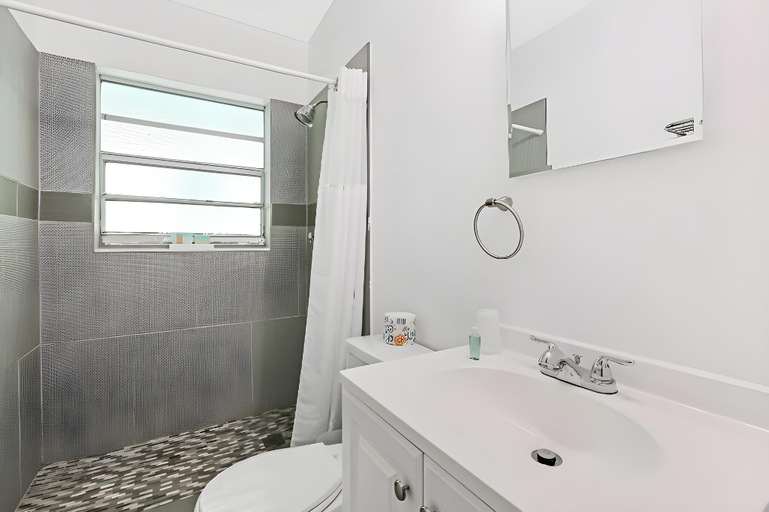 Bathroom 3, Hollywood Beach Seaside, Broward