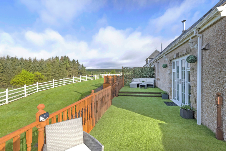 Exterior & Views 5, JOIVY Greenknowes Cottage W/ Hot Tub & Fireplace, Fife
