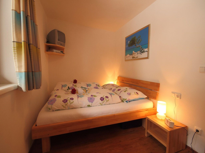 Bedroom 2, Apartment in Brixen near Ski Bus, Kitzbühel