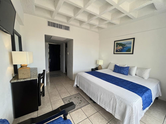 Bedroom 5, Delfin Beachfront Resort - Downtown Puerto Vallarta Optional All-Inclusive, Puerto Vallarta