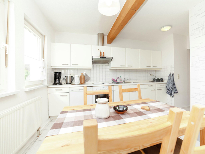 Others 5, Ferienwohnung in Densberg mit Terrasse, Schwalm-Eder-Kreis