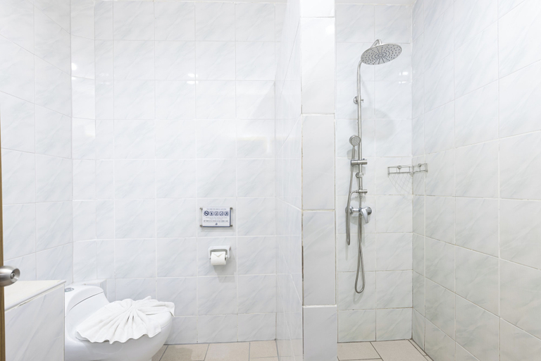 Bathroom 4, Blue Palm Kata Resort, Pulau Phuket