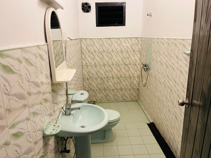 Bathroom 3, Amadio Beach Resort, Hikkaduwa