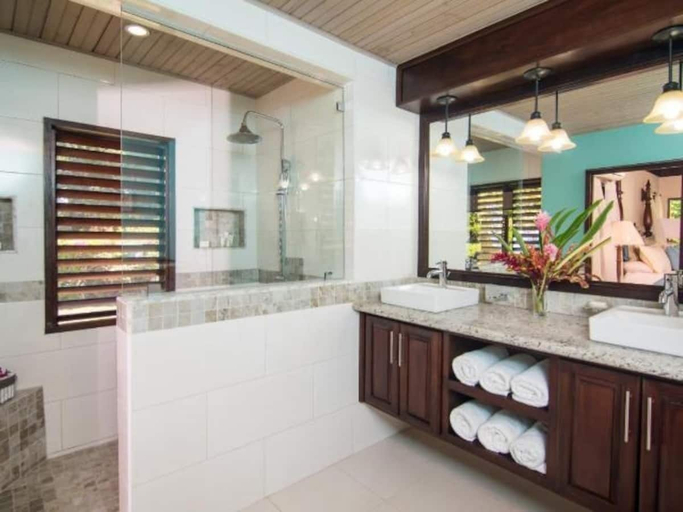 Bathroom, Half Hill All