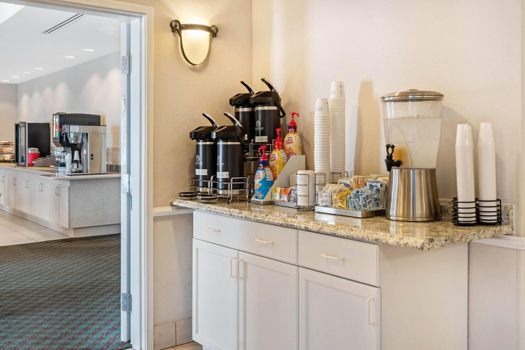 Food & Drinks 5, Stay Well Inn & Suites, Lee