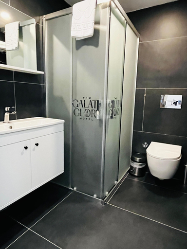 Bathroom 5, The Galata Glory Hotel, Beyoğlu