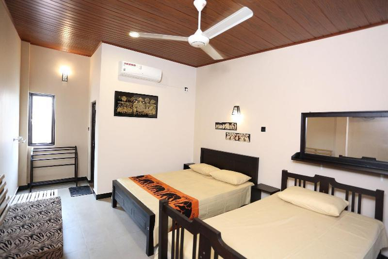 Bedroom 3, Edwin's Airport Garden., Katana