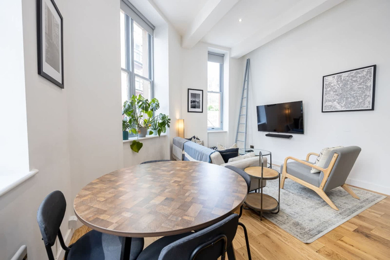 Room 3, Azure Suite 1BR City Walks, Manchester