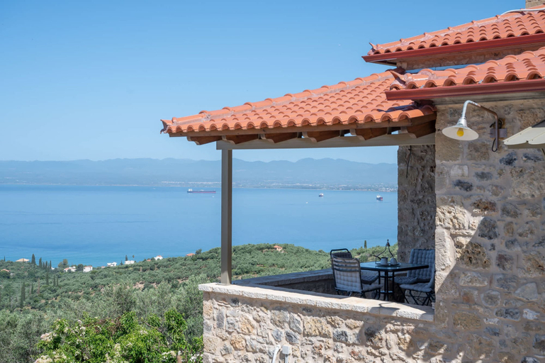 Room 3, Niki s Tower - Majestic Seaview Stone Nest, Peloponnese