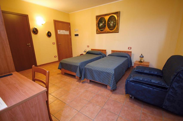 Others 4, Albergo Corte Antica, Verona