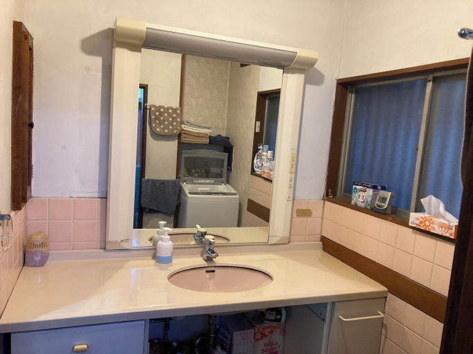 Bathroom, Saitama Niiza House, Niiza
