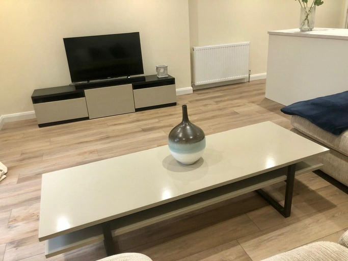 Others 5, Newly Refurbished house - City Centre with Parking, Southampton