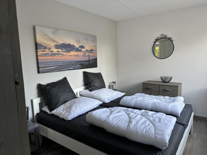 Bedroom 3, Bungalow in Breskens near Beach Lighthouse, Sluis